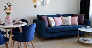 Wie richtet man ein kleines Wohnzimmer in einer kleinen Wohnung ein? Tipps und Inspirationen