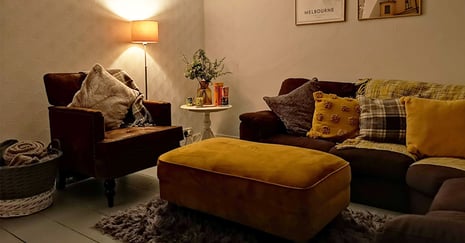 Bunte Polsterhocker für Ihr Wohnzimmer - ein Überblick über die beliebtesten Modelle
