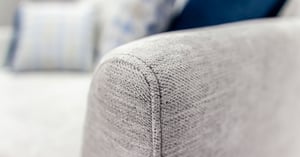 Polstermöbel: welches Material ist das beste für Ihre Couch?
