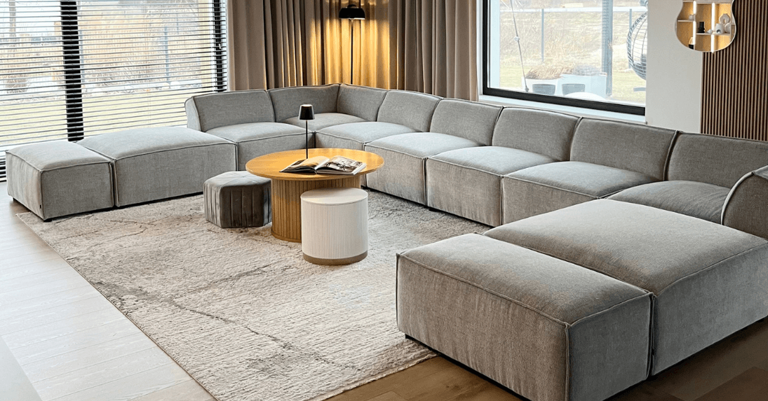 U-förmiges oder L-förmiges Ecksofa - was passt besser in Ihr Wohnzimmer?